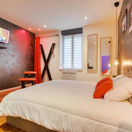Appartement Sous Le Charme De Charles Sauna&jacuzzi Nancy