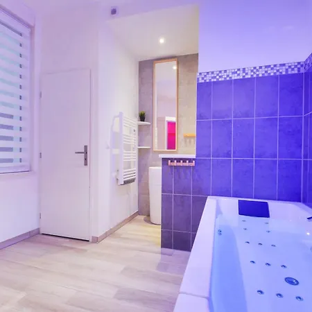 Appartamento Sous Le Charme De Charles Sauna & Jacuzzi *